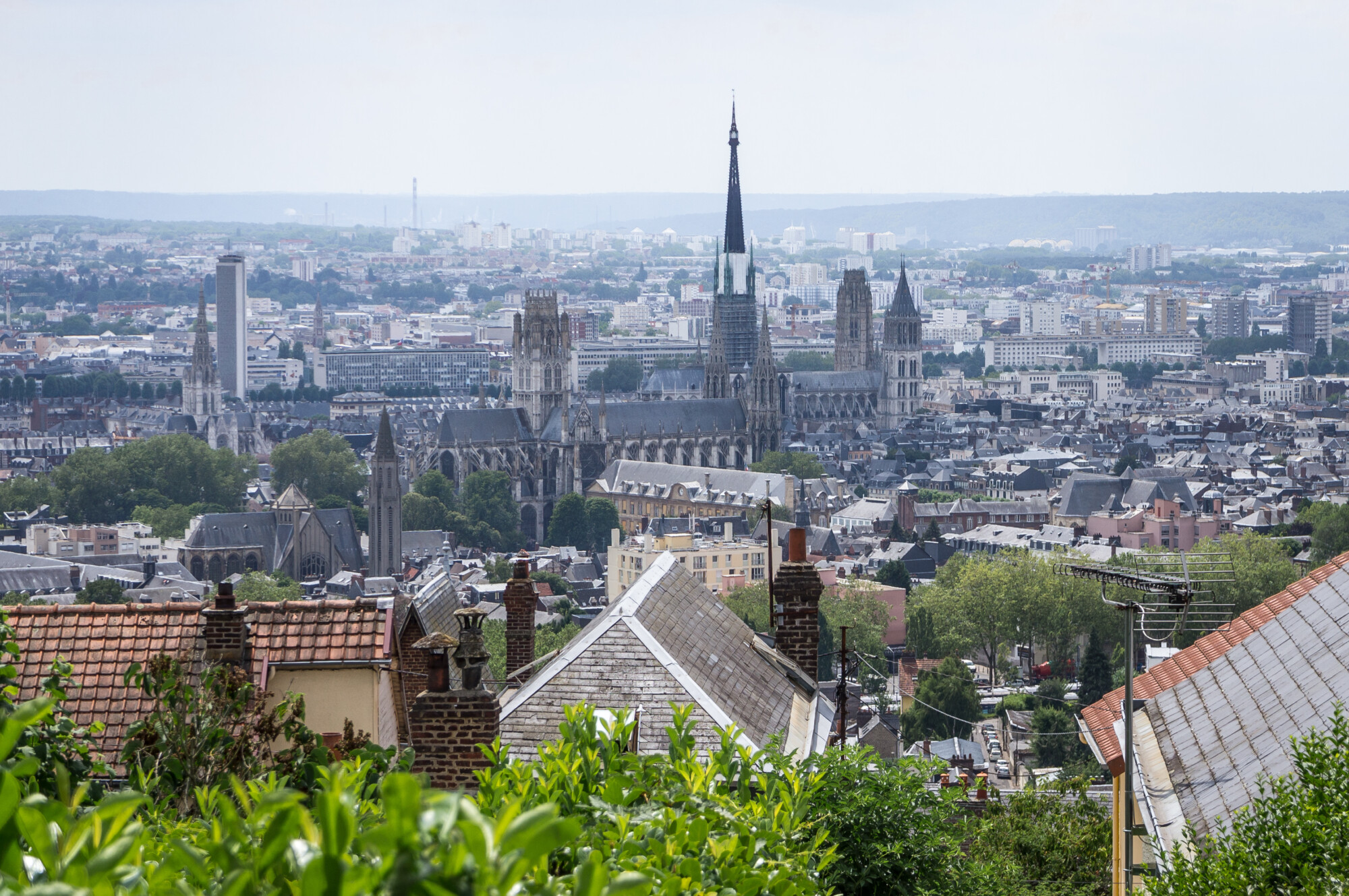 Immobilier à Bihorel : Le calme aux portes de Rouen, vue sur la Cathédrale Notre-Dame de Rouen