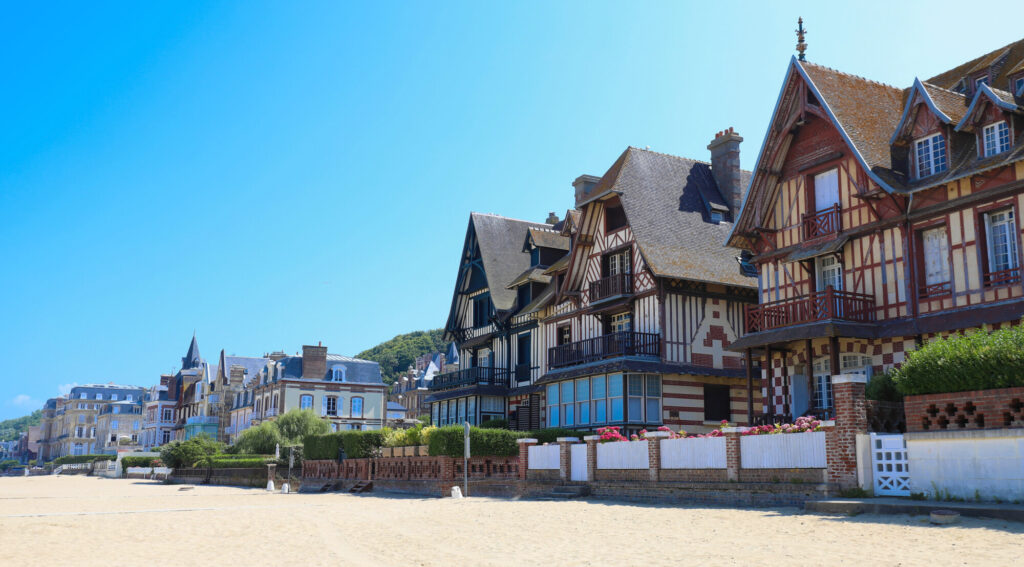 Maisons donnant sur la plage à Deauville